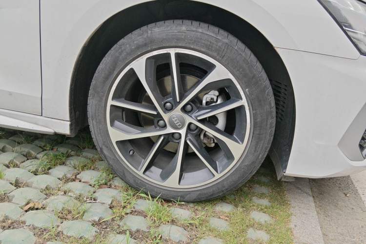Used Audi A3 2022 Sportback 35 TFSI Ambition Sport Edition Right Front Wheel Hub