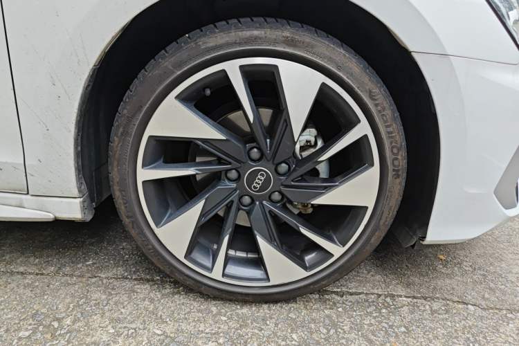 Used Audi A3 2022 A3L Limousine 35 TFSI Fashion Sport Model Right Front Wheel Hub