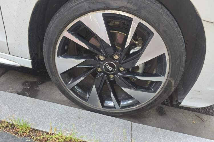 Used Audi A3 2022 A3L Limousine 35 TFSI Fashion Sport Model Right Front Wheel Hub