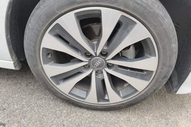 Used Audi A3 2022 Sportback 35 TFSI Advanced Style Edition Right Front Wheel Hub