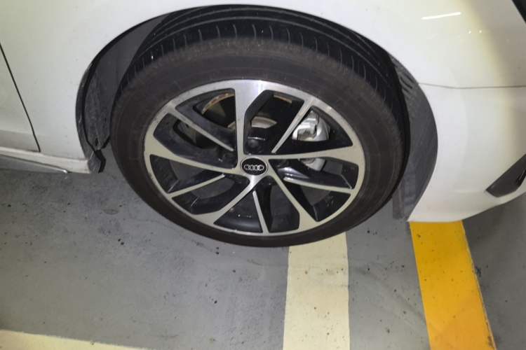 Used Audi A3 2022 A3L Limousine 35 TFSI Progressive Sport Edition Right Front Wheel Hub
