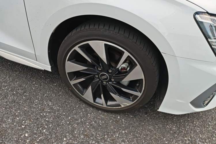 Used Audi A3 2022 A3L Limousine 35 TFSI Fashion Sport Model Right Front Wheel Hub
