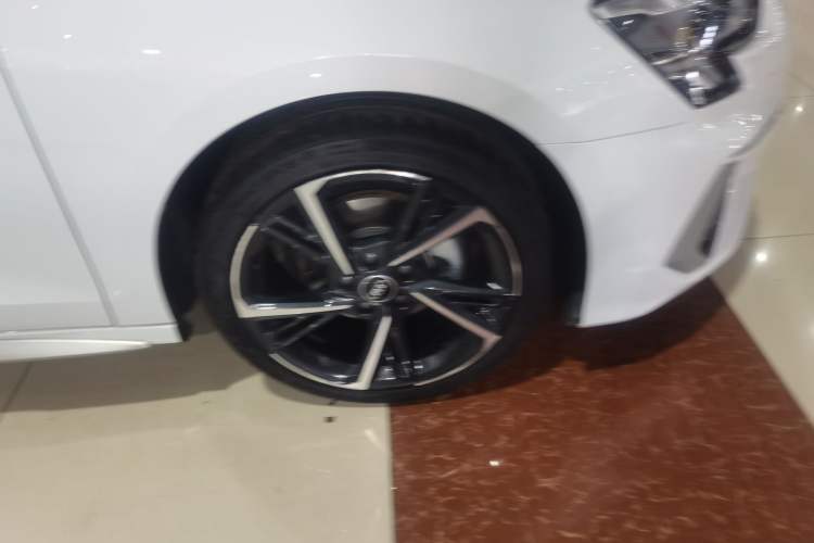 Used Audi A3 2022 Sportback 35 TFSI Fashionable Sports Model Right Front Wheel Hub