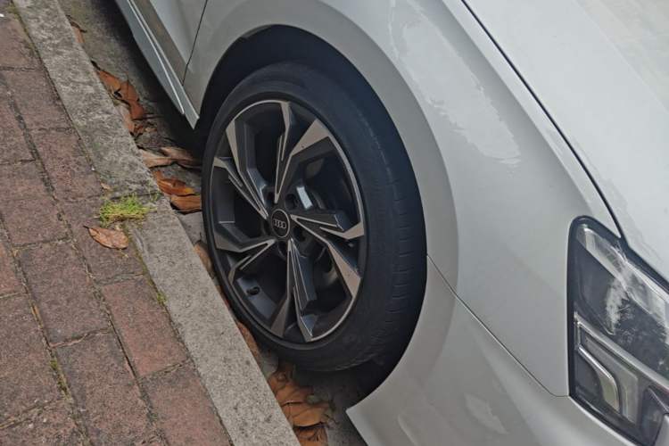 Used Audi A3 2022 Sportback 35 TFSI Luxury Sports Model Right Front Wheel Hub