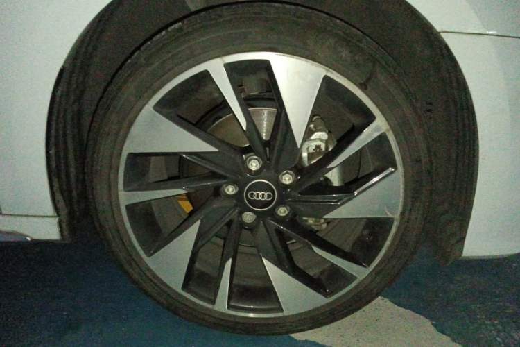 Used Audi A3 2022 A3L Limousine 35 TFSI Fashion Sport Model Right Front Wheel Hub