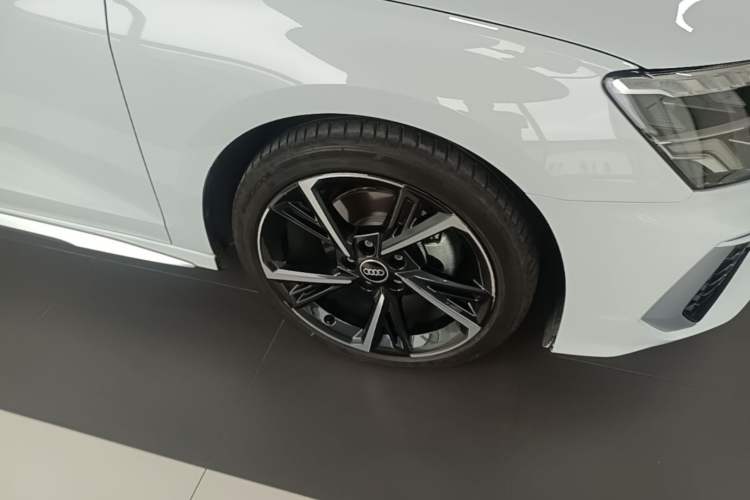 Used Audi A3 2022 Sportback 35 TFSI Fashionable Sports Model Right Front Wheel Hub