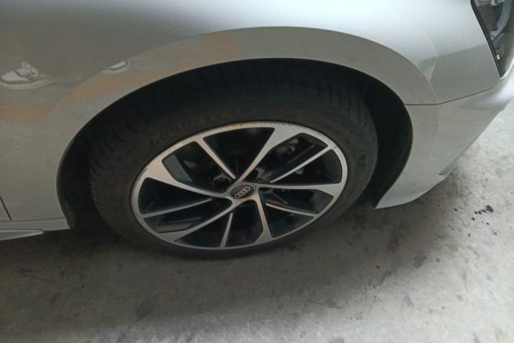 Used Audi A3 2022 Sportback 35 TFSI Ambition Sport Edition Right Front Wheel Hub