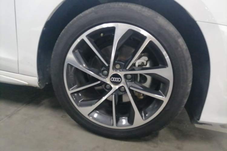 Used Audi A3 2022 Sportback 35 TFSI Ambition Sport Edition Right Front Wheel Hub