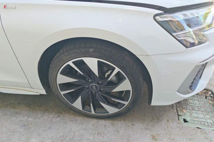 Used Audi A3 2022 A3L Limousine 35 TFSI Fashion Sport Model Right Front Wheel Hub