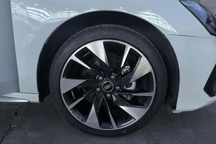 Used Audi A3 2022 A3L Limousine 35 TFSI Fashion Sport Model Right Front Wheel Hub