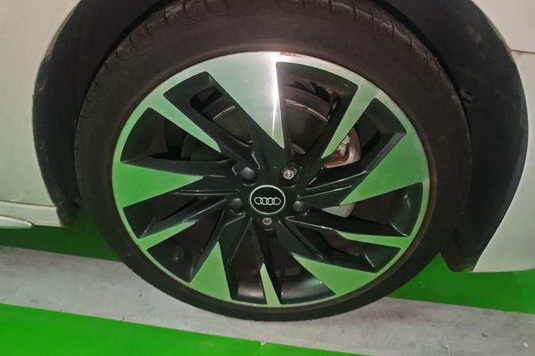 Used Audi A3 2022 A3L Limousine 35 TFSI Fashion Sport Model Right Front Wheel Hub