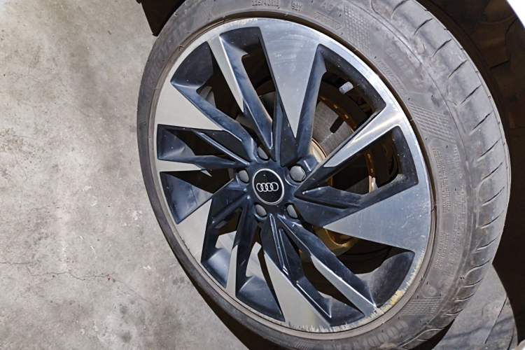 Used Audi A3 2022 A3L Limousine 35 TFSI Fashion Sport Model Right Front Wheel Hub
