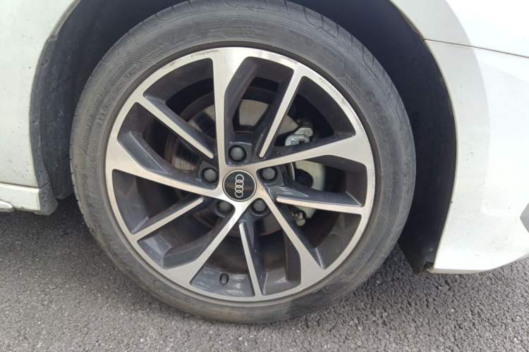 Used Audi A3 2022 Sportback 35 TFSI Ambition Sport Edition Right Front Wheel Hub