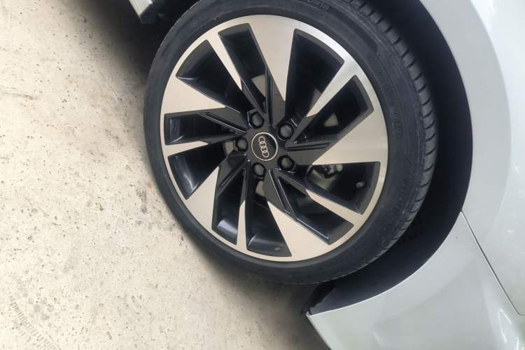 Used Audi A3 2022 A3L Limousine 35 TFSI Fashion Sport Model Right Front Wheel Hub