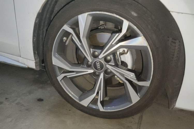 Used Audi A3 2022 A3L Limousine 35 TFSI Fashion Sport Model Right Front Wheel Hub