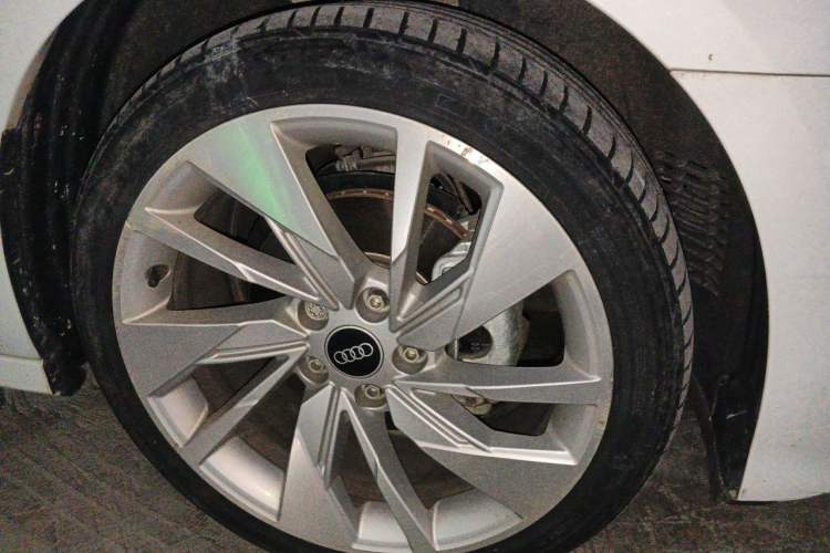 Used Audi A3 2022 A3L Limousine 35 TFSI Fashionable and Elegant Model Right Front Wheel Hub