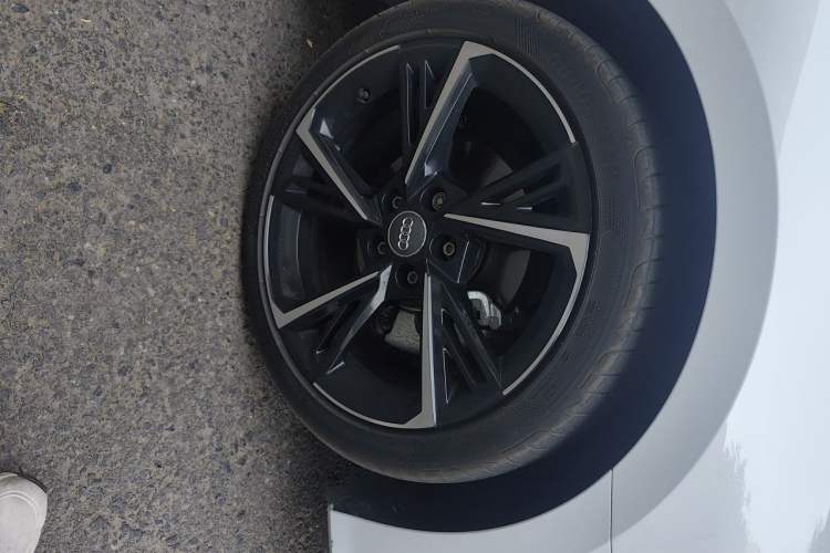 Used Audi A3 2022 Sportback 35 TFSI Fashionable Sports Model Right Front Wheel Hub
