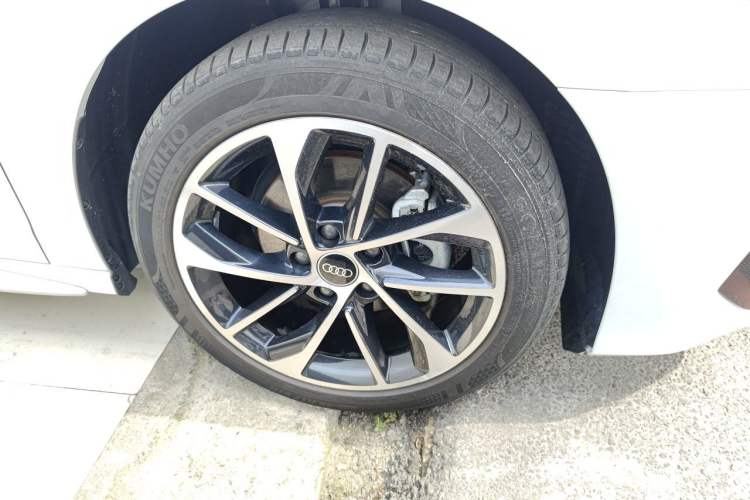 Used Audi A3 2022 Sportback 35 TFSI Ambition Sport Edition Right Front Wheel Hub