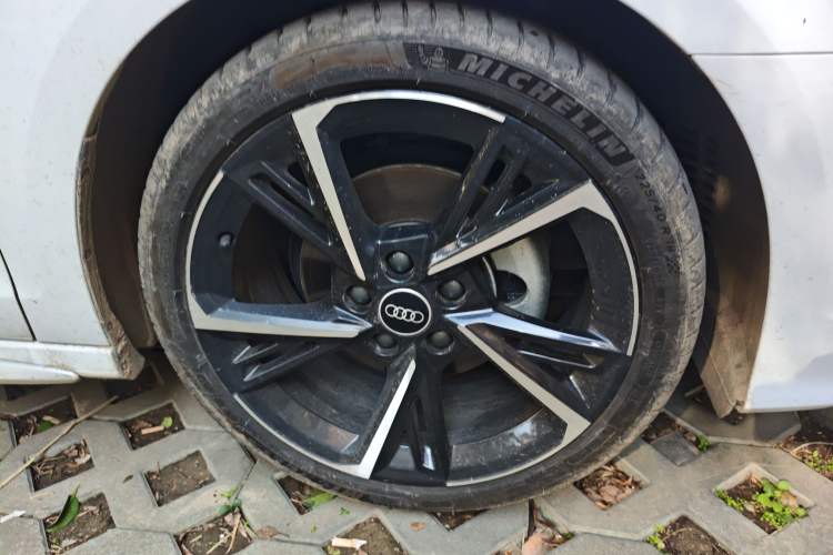 Used Audi A3 2022 Sportback 35 TFSI Fashionable Sports Model Right Front Wheel Hub