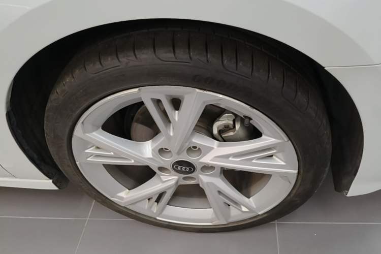 Used Audi A3 2022 Sportback 35 TFSI Stylish and Elegant Model Right Front Wheel Hub
