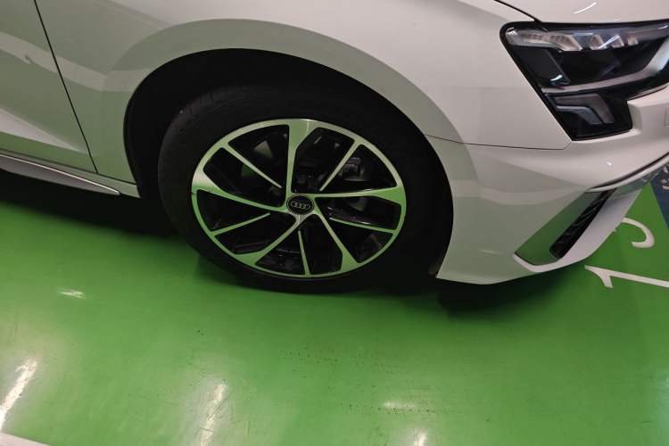 Used Audi A3 2022 Sportback 35 TFSI Ambition Sport Edition Right Front Wheel Hub