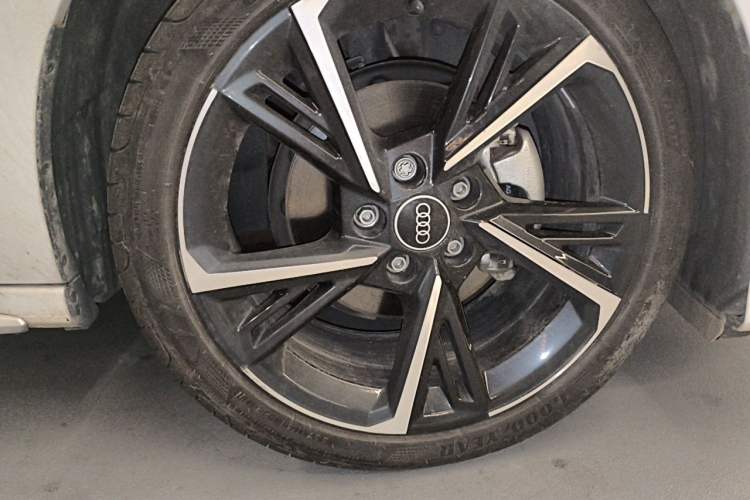 Used Audi A3 2022 Sportback 35 TFSI Fashionable Sports Model Right Front Wheel Hub