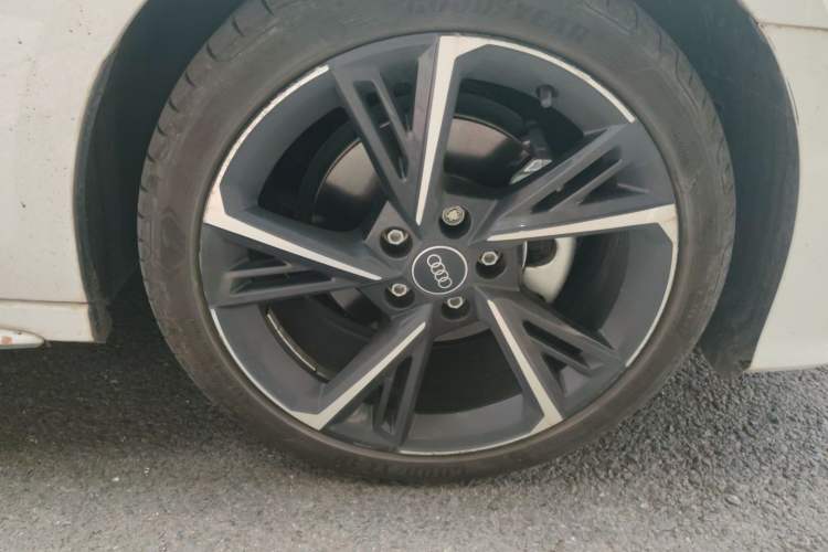 Used Audi A3 2022 Sportback 35 TFSI Fashionable Sports Model Right Front Wheel Hub