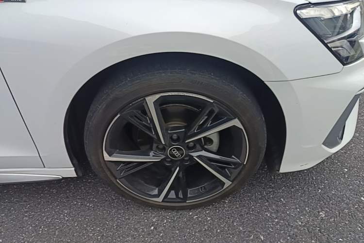 Used Audi A3 2022 Sportback 35 TFSI Fashionable Sports Model Right Front Wheel Hub