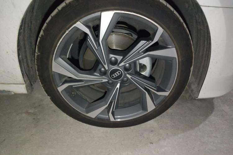 Used Audi A3 2022 Sportback 35 TFSI Luxury Sports Model Right Front Wheel Hub