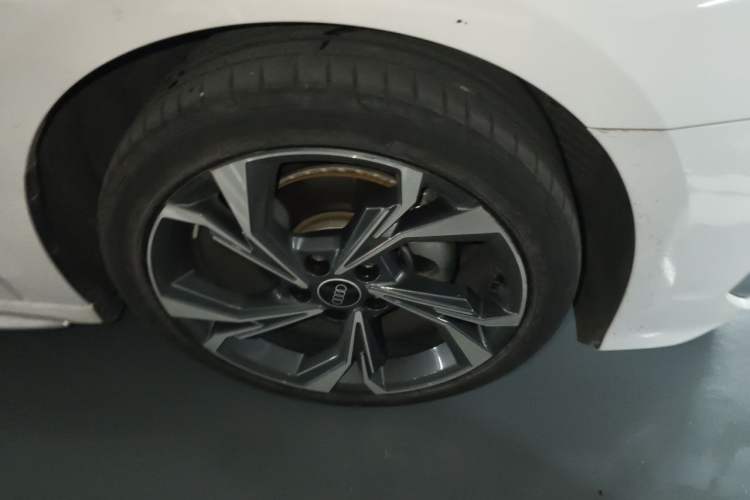 Used Audi A3 2022 A3L Limousine 35 TFSI Fashion Sport Model Right Front Wheel Hub