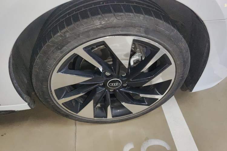Used Audi A3 2022 A3L Limousine 35 TFSI Fashion Sport Model Right Front Wheel Hub