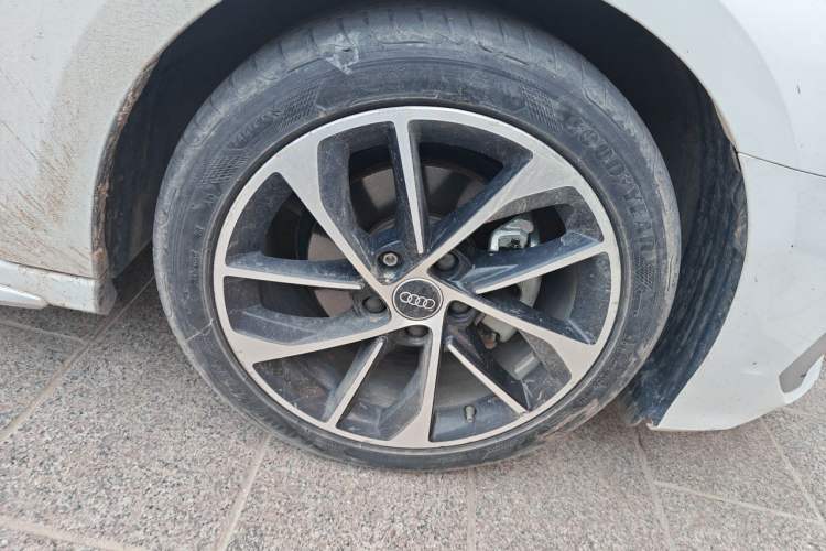 Used Audi A3 2022 Sportback 35 TFSI Ambition Sport Edition Right Front Wheel Hub
