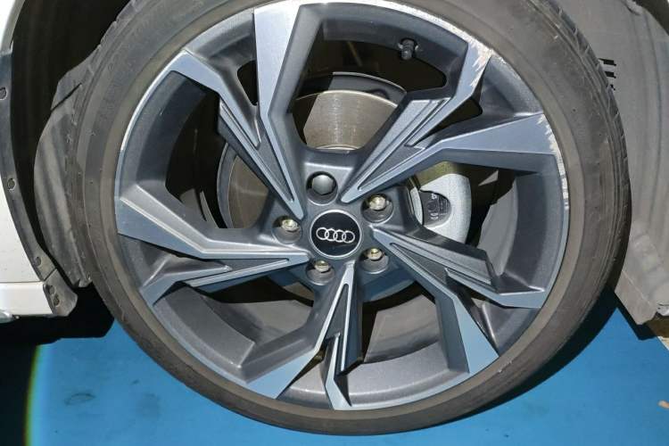 Used Audi A3 2022 A3L Limousine 35 TFSI Luxury Sport Edition Right Front Wheel Hub