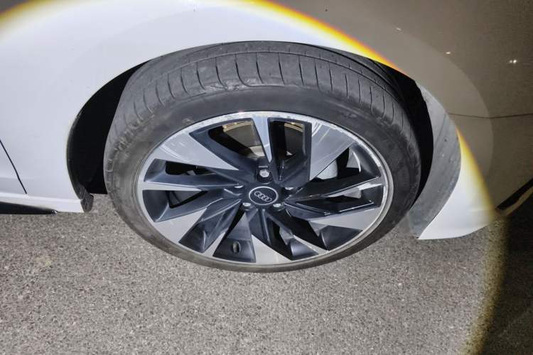 Used Audi A3 2022 A3L Limousine 35 TFSI Fashion Sport Model Right Front Wheel Hub