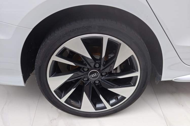 Used Audi A3 2022 A3L Limousine 35 TFSI Fashion Sport Model Right Rear Wheel Hub