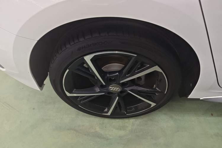 Used Audi A3 2022 Sportback 35 TFSI Fashionable Sports Model Right Rear Wheel Hub