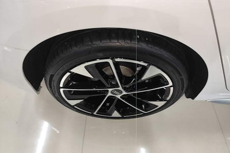 Used Audi A3 2022 Sportback 35 TFSI Fashionable Sports Model Right Rear Wheel Hub