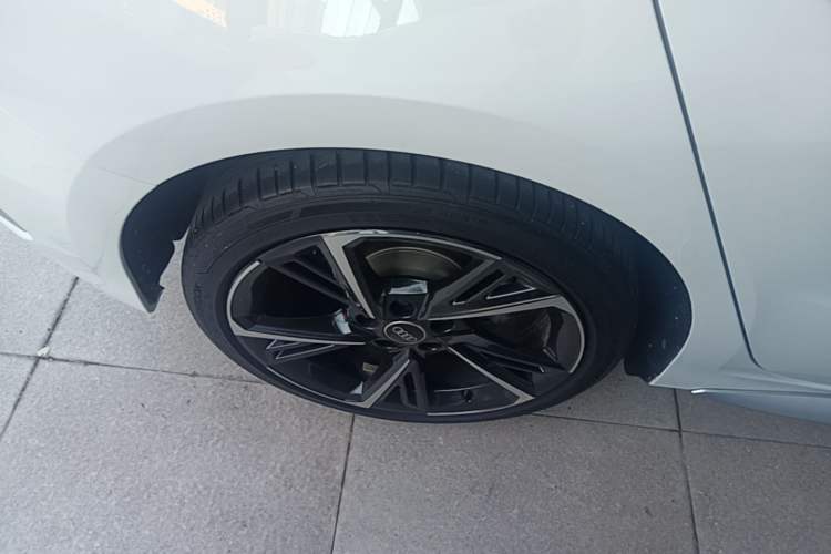 Used Audi A3 2022 Sportback 35 TFSI Fashionable Sports Model Right Rear Wheel Hub
