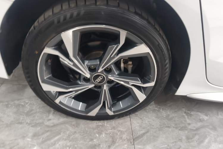 Used Audi A3 2022 A3L Limousine 35 TFSI Fashion Sport Model Right Rear Wheel Hub