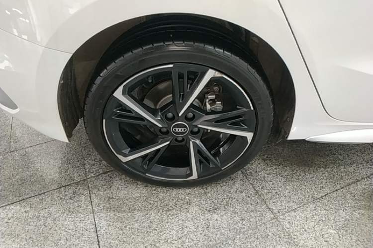 Used Audi A3 2022 Sportback 35 TFSI Fashionable Sports Model Right Rear Wheel Hub
