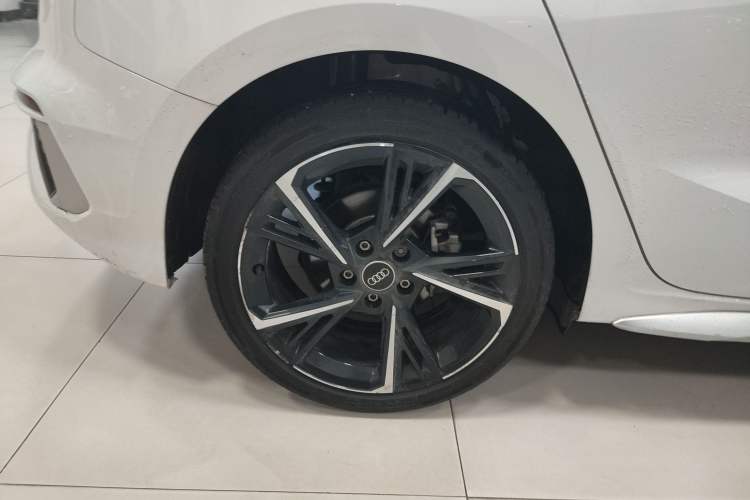 Used Audi A3 2022 Sportback 35 TFSI Fashionable Sports Model Right Rear Wheel Hub