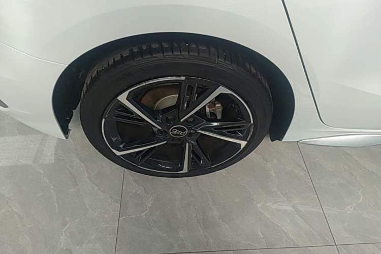 Used Audi A3 2022 Sportback 35 TFSI Fashionable Sports Model Right Rear Wheel Hub