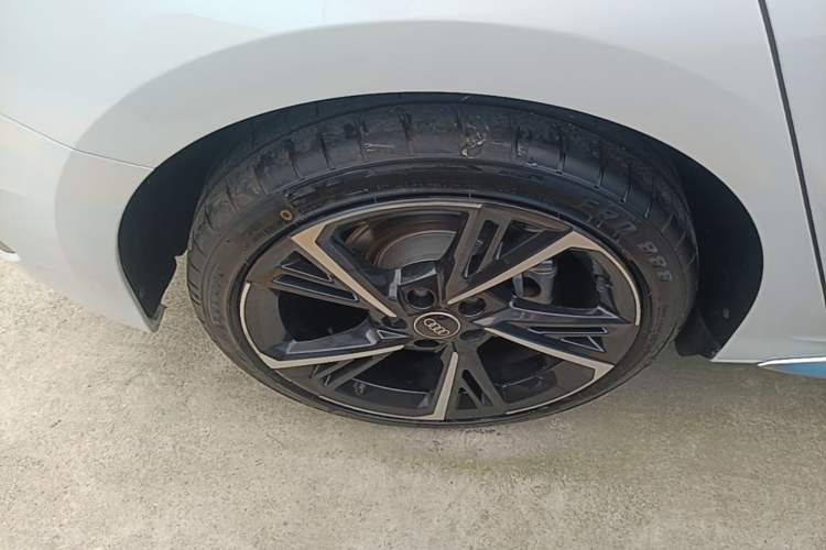 Used Audi A3 2022 Sportback 35 TFSI Fashionable Sports Model Right Rear Wheel Hub