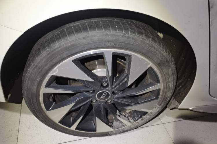 Used Audi A3 2022 A3L Limousine 35 TFSI Fashion Sport Model Right Rear Wheel Hub