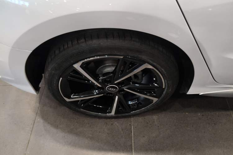 Used Audi A3 2022 Sportback 35 TFSI Fashionable Sports Model Right Rear Wheel Hub