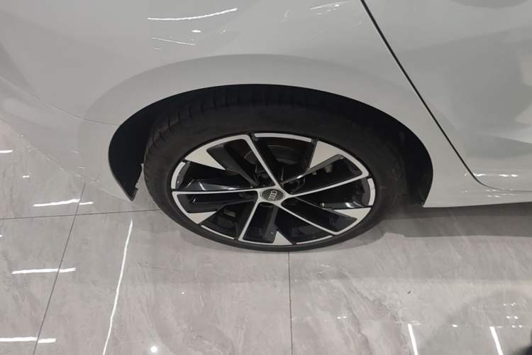 Used Audi A3 2022 Sportback 35 TFSI Luxury Prestige Edition Right Rear Wheel Hub