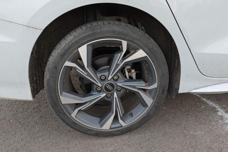 Used Audi A3 2022 A3L Limousine 35 TFSI Luxury Sport Edition Right Rear Wheel Hub