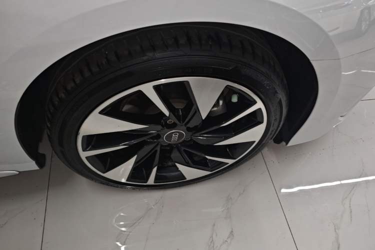 Used Audi A3 2022 A3L Limousine 35 TFSI Fashion Sport Model Right Rear Wheel Hub