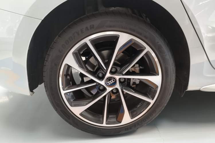 Used Audi A3 2022 Sportback 35 TFSI Ambition Sport Edition Right Rear Wheel Hub