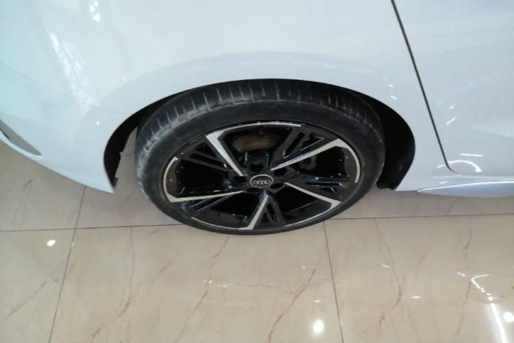 Used Audi A3 2022 Sportback 35 TFSI Fashionable Sports Model Right Rear Wheel Hub